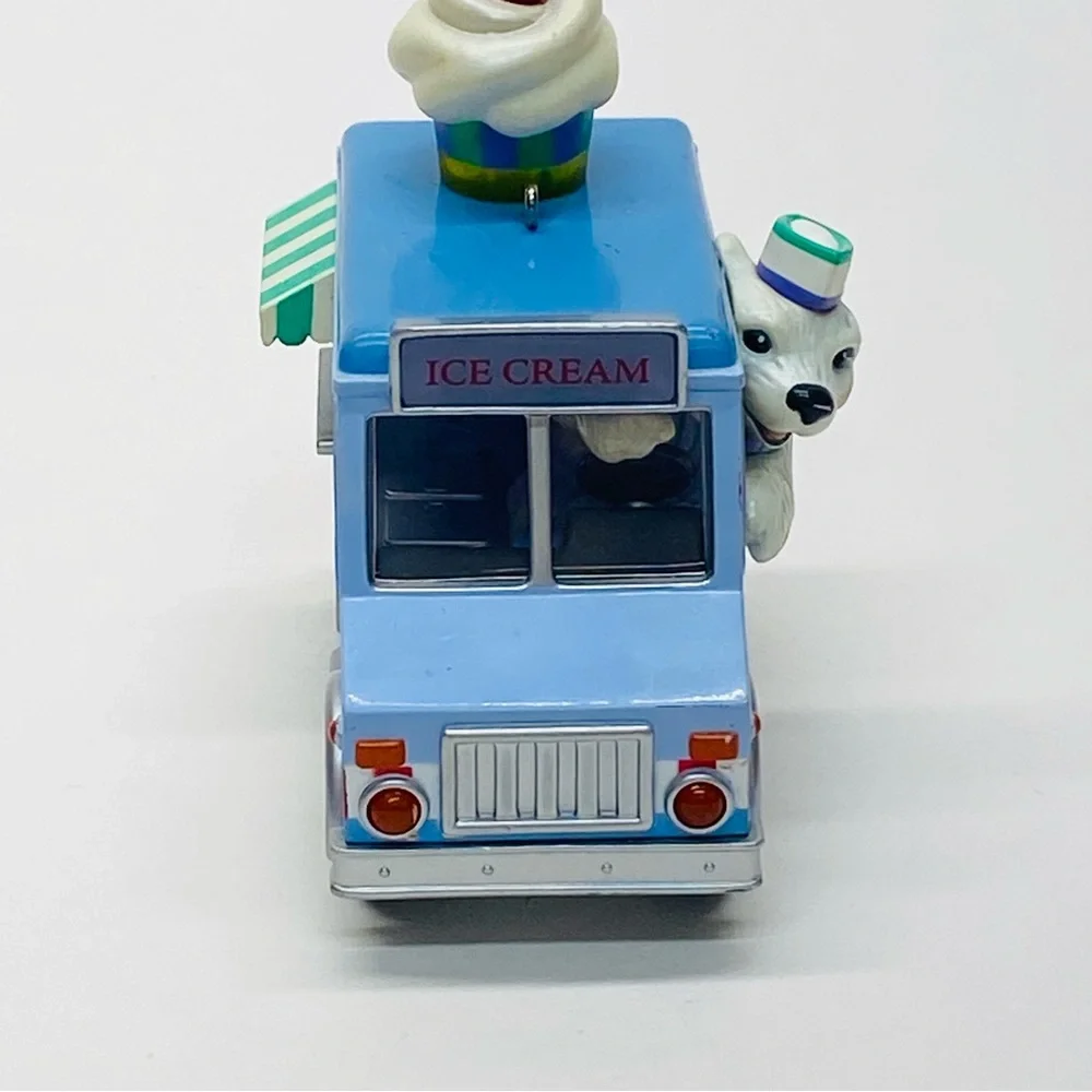 Hallmark Keepsake Ornament 2005 IC Petes Frozen Treats Music Flashing Lights